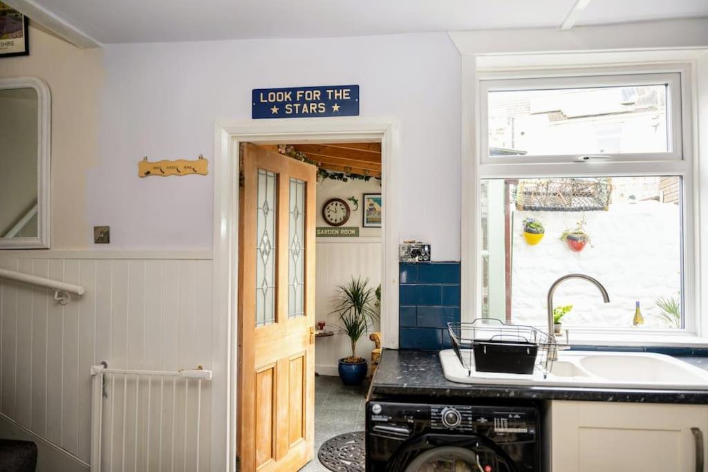 הורנסי Spacious Charming Cottage Near Lake And Sea מראה חיצוני תמונה