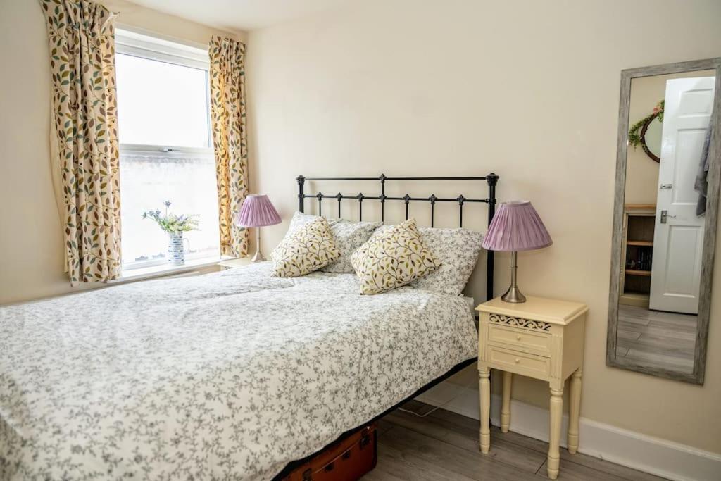 הורנסי Spacious Charming Cottage Near Lake And Sea מראה חיצוני תמונה