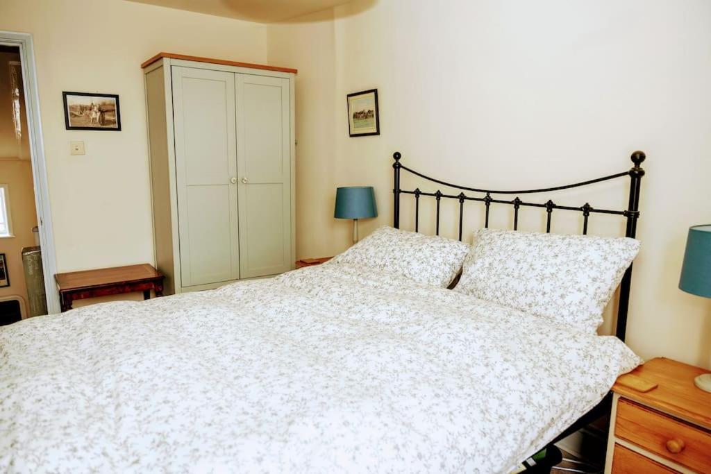 הורנסי Spacious Charming Cottage Near Lake And Sea מראה חיצוני תמונה