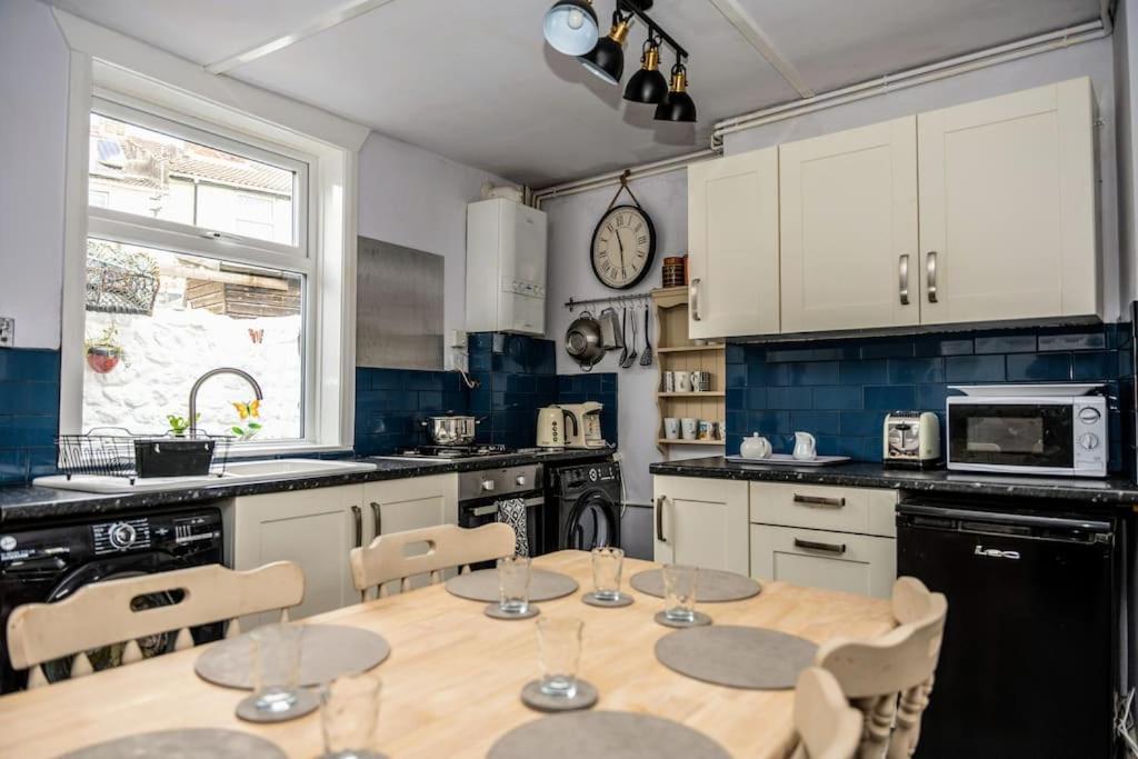 הורנסי Spacious Charming Cottage Near Lake And Sea מראה חיצוני תמונה