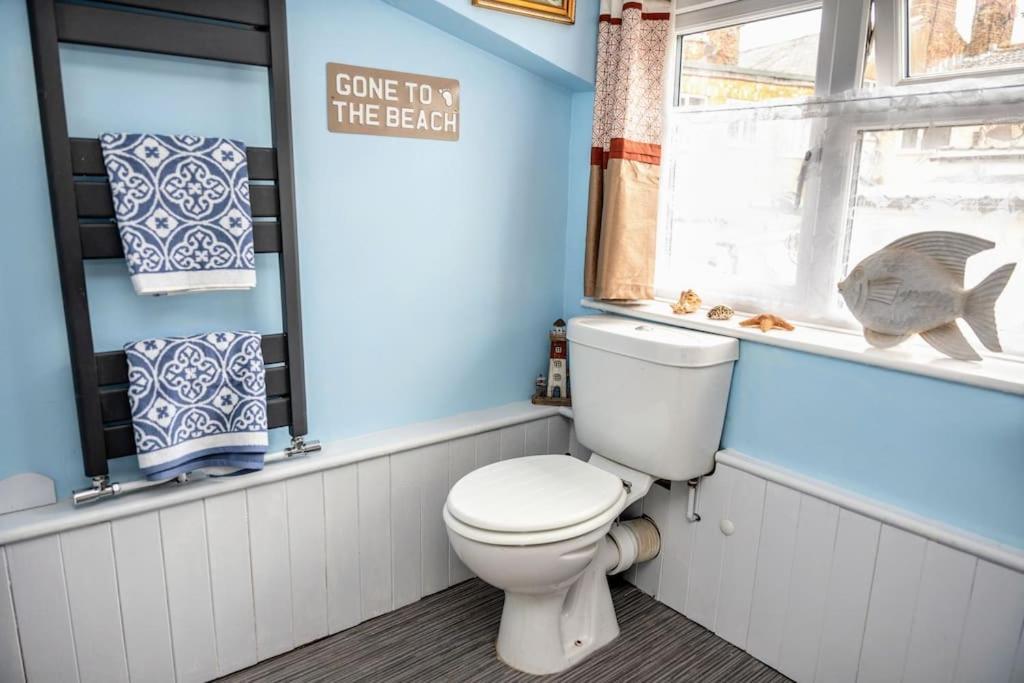 הורנסי Spacious Charming Cottage Near Lake And Sea מראה חיצוני תמונה